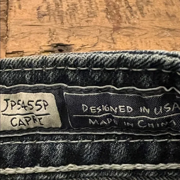 Miss Me Medium Capri Jeans - Picture 2 of 10